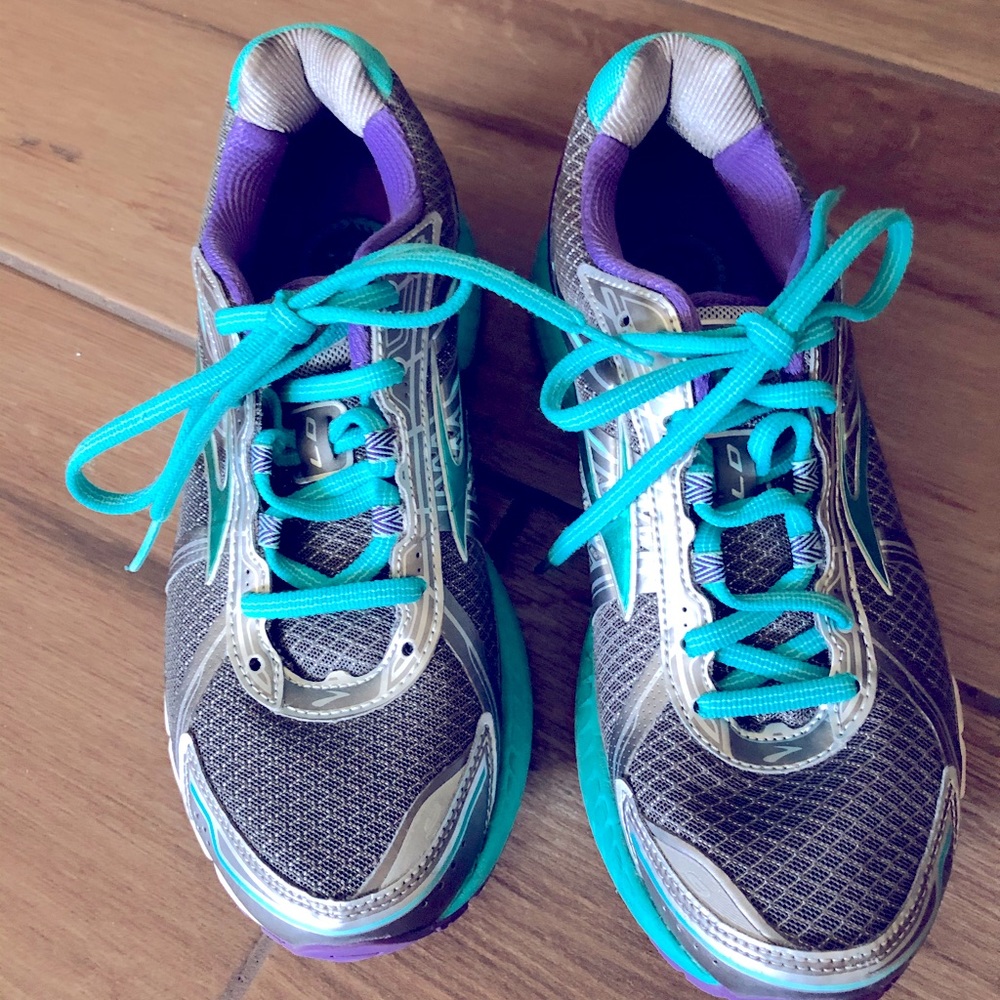 Athletic Shoes - Women’s Size 9 - Brooks Defyance